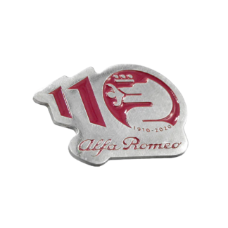 110. születésnapi Alfa Romeo kitűző
